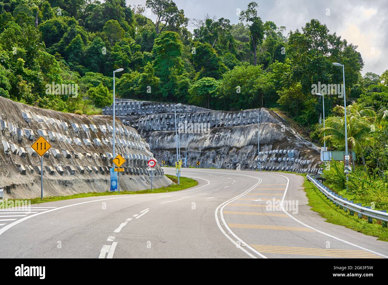 Small Rocks Road Empty road between rocks hi-res stock photography and images - Alamy