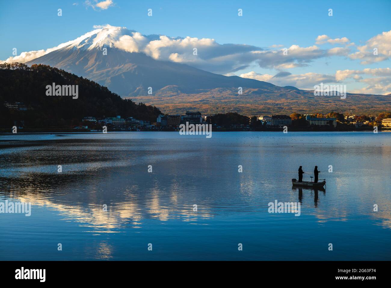 Scenery of Mount Fuji and Lake Kawaguchi in Yamanashi, japan Stock Photo