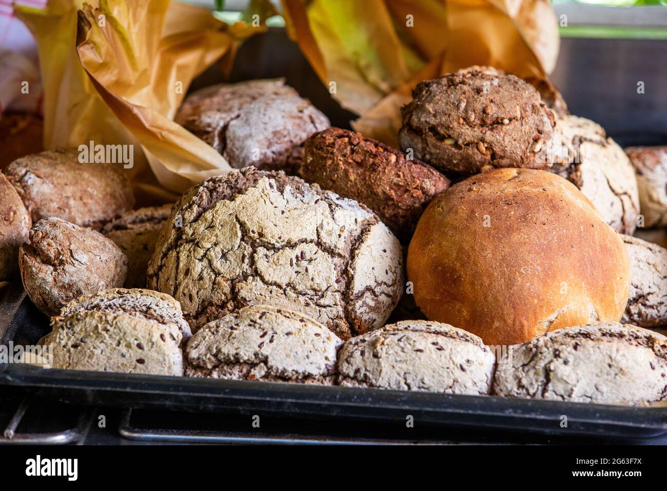 Clay oven rolls hi-res stock photography and images - Alamy