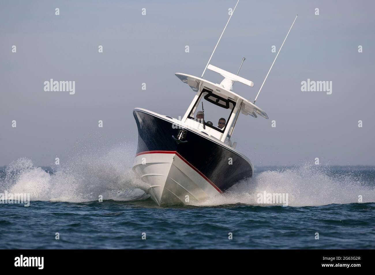 Fast approaching center console boat Stock Photo Alamy