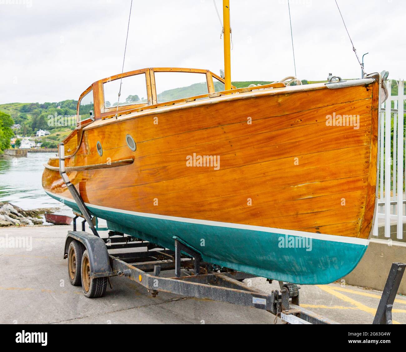 Mahogany wood motor boat hires stock photography and images Alamy