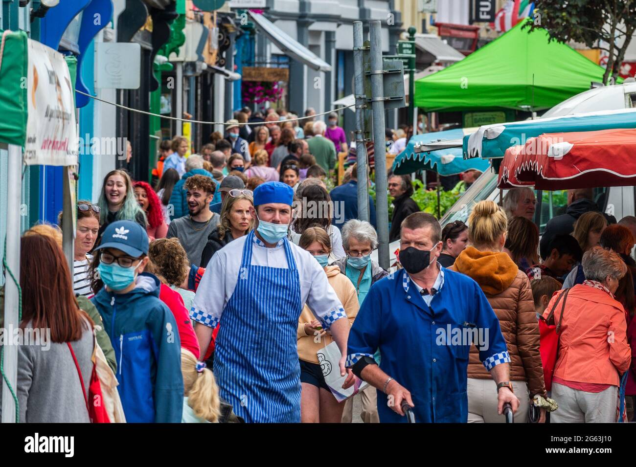 Bantry, West Cork, Ireland. 2nd July, 2021. Bantry Friday Market was very busy today. Despite COVID-19 cases rising due to the Delta variant, most people weren't wearing a face mask and there was no sign of any social distancing. Credit: AG News/Alamy Live News Stock Photo