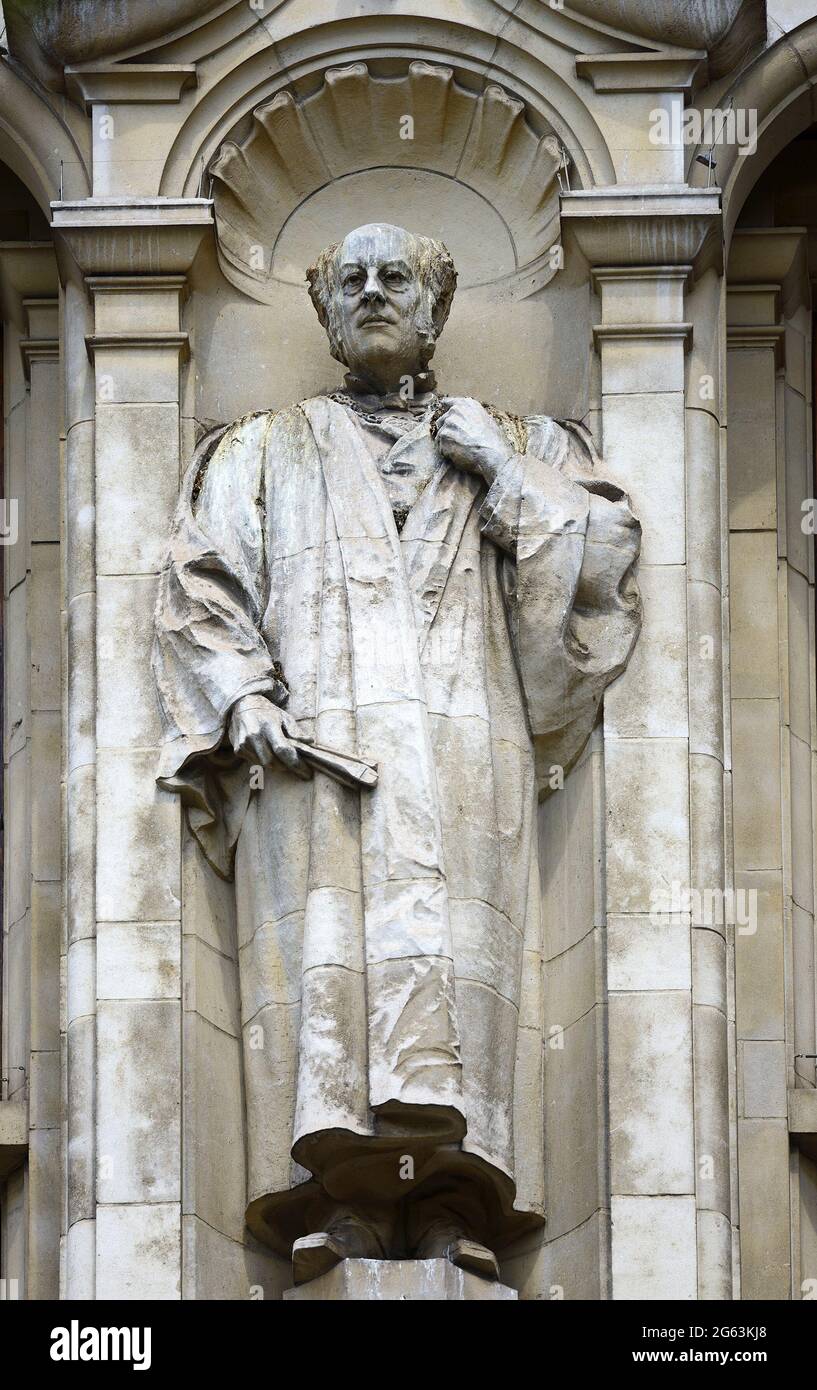 London, England, UK. Statue of John Everett Millais (painter) on the Cromwell Road facade of the Victoria and Albert Museum, Kensington. Stock Photo