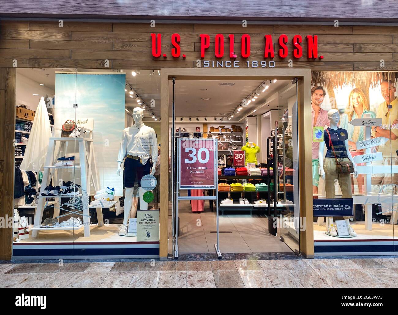Gant store shop interior hi-res stock photography and images - Alamy