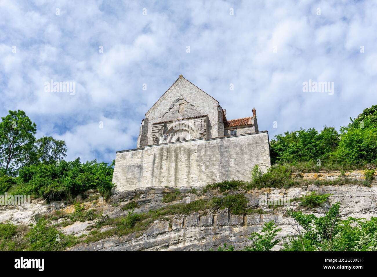 A view of the church at Hojerup on top of the white chalkstone cliffs of Stevns Klint Stock Photo