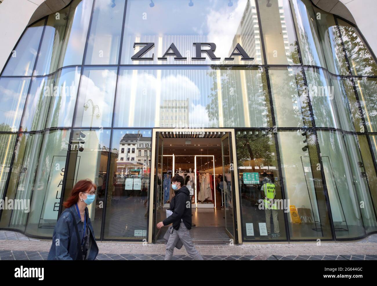 A logo of Zara is seen at the entrance of a store in Brussels, Belgium July  2, 2021. REUTERS/Yves Herman Stock Photo - Alamy