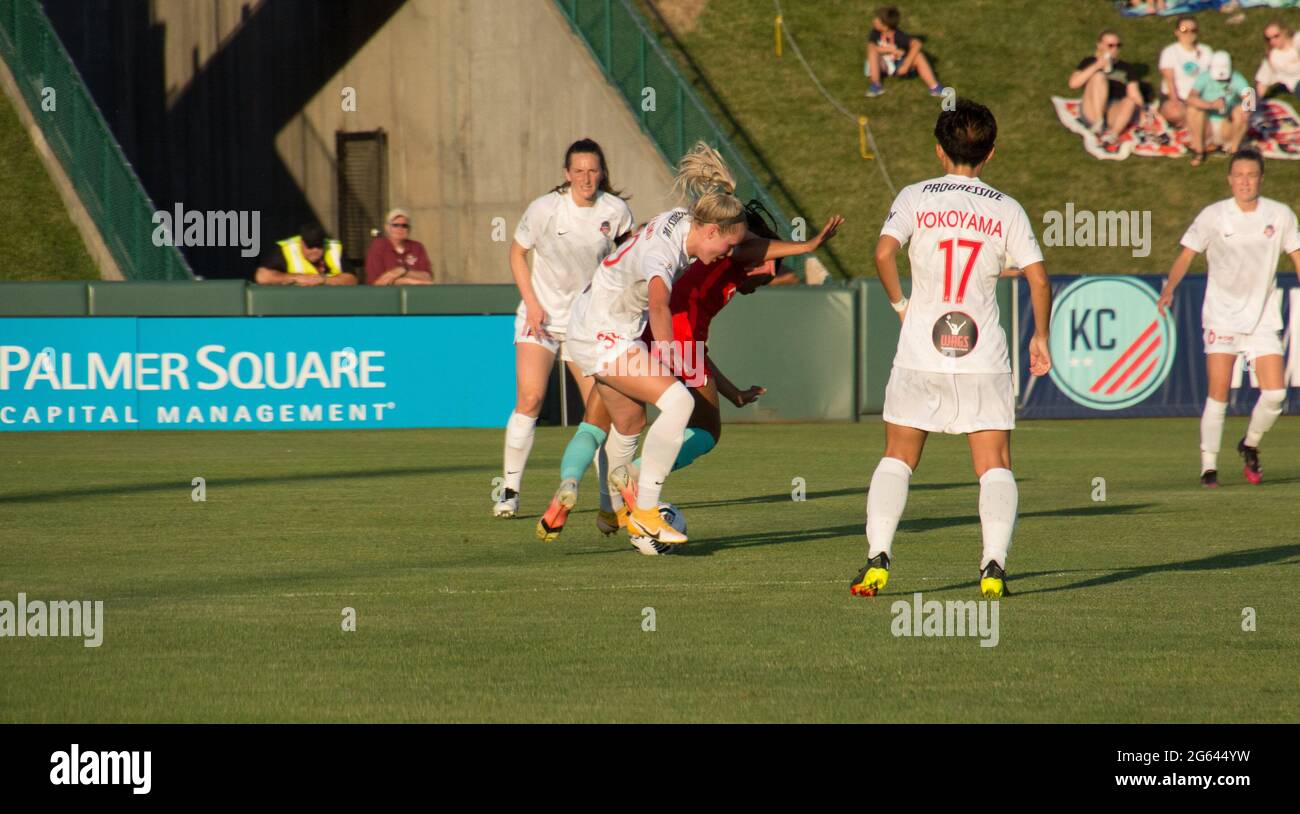 https://c8.alamy.com/comp/2G644YW/kansas-city-united-states-26th-june-2021-jssica-silva-77-kansas-city-nwsl-and-camryn-biegalski-30-washington-spirit-in-action-during-the-national-womens-soccer-league-game-between-kansas-city-nwsl-and-washington-spirit-at-legends-field-in-kansas-city-kansas-credit-spp-sport-press-photo-alamy-live-news-2G644YW.jpg