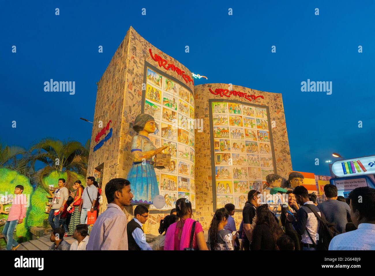 KOLKATA, INDIA - FEBRUARY 9TH , 2018 : Customers at Kolkata book fair. It is world's largest, most attended and famous non-trade book fair. Stock Photo