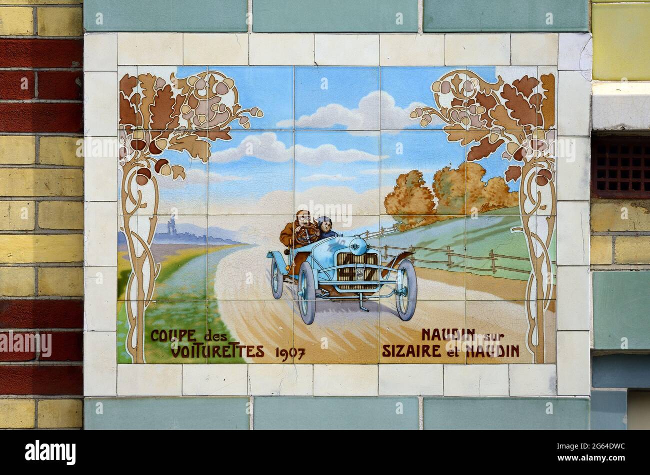 London, England, UK. Michelin House, 81 Fulham Road. (1911) Exterior detail: panel of ceramic tiles (from a design by Ernest Montaut) showing Louis Na Stock Photo