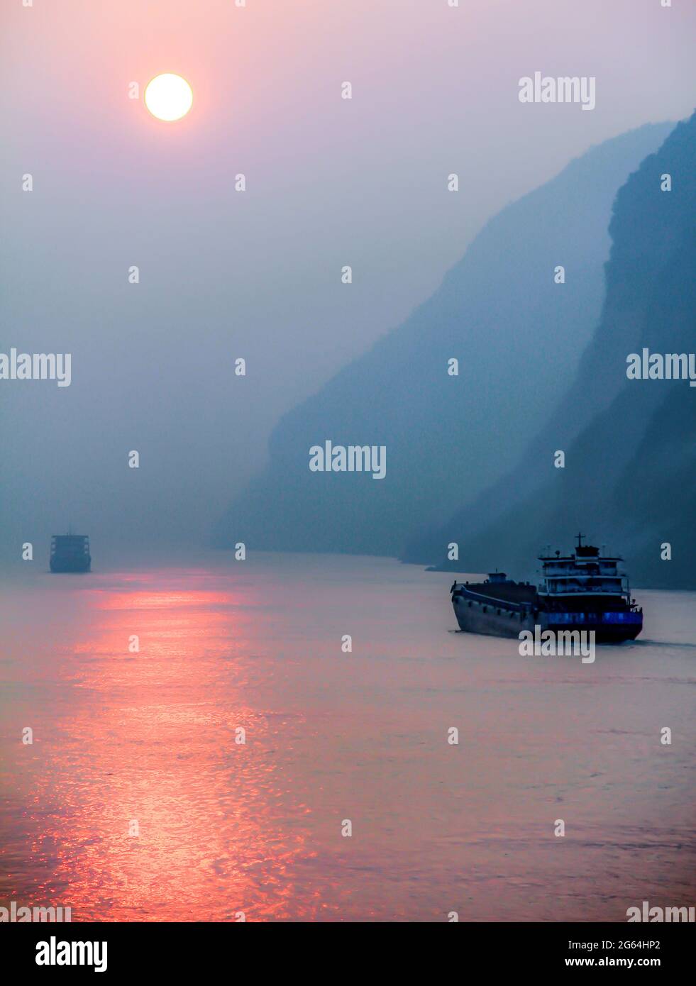 Container ship in yangtze river hi-res stock photography and images - Alamy
