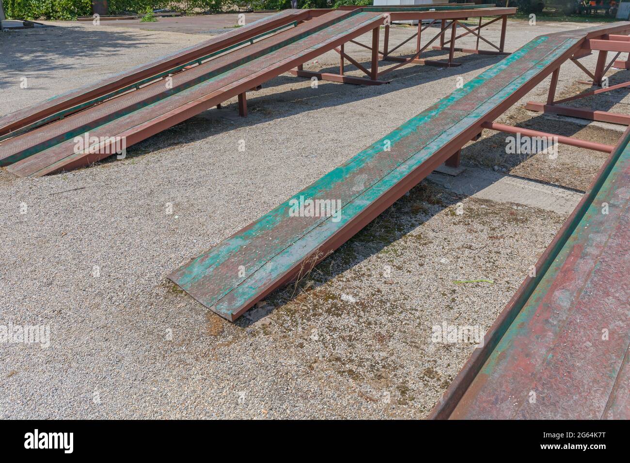 Long Metal Elevation Ramp for Big Vehicles and Trucks in Yard Stock