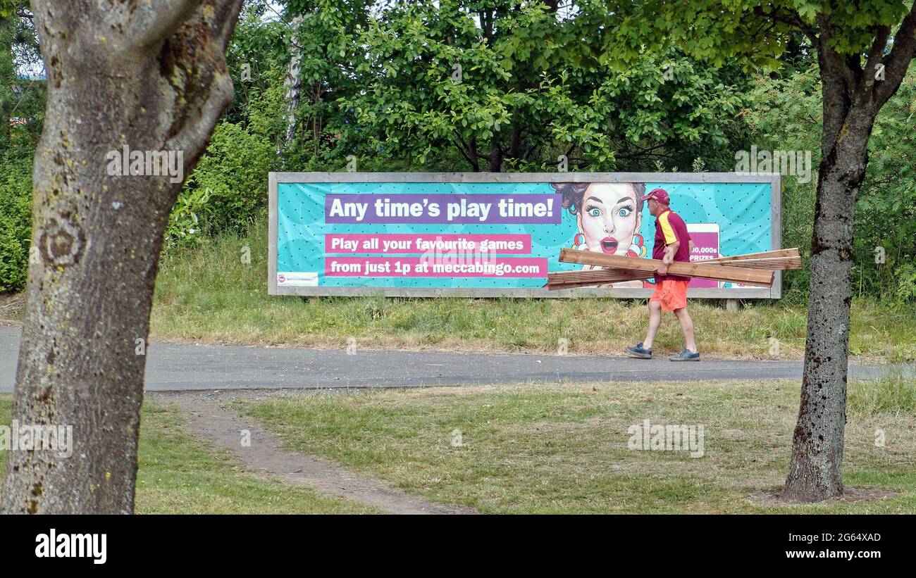 Glasgow, Scotland, UK,  2nd July, 2021.  Bingo halls are back open as people go about life as it gors back to normal and fu now you can see the wood from the rtreesn. credit Gerard Ferry/Alamy Live News Stock Photo