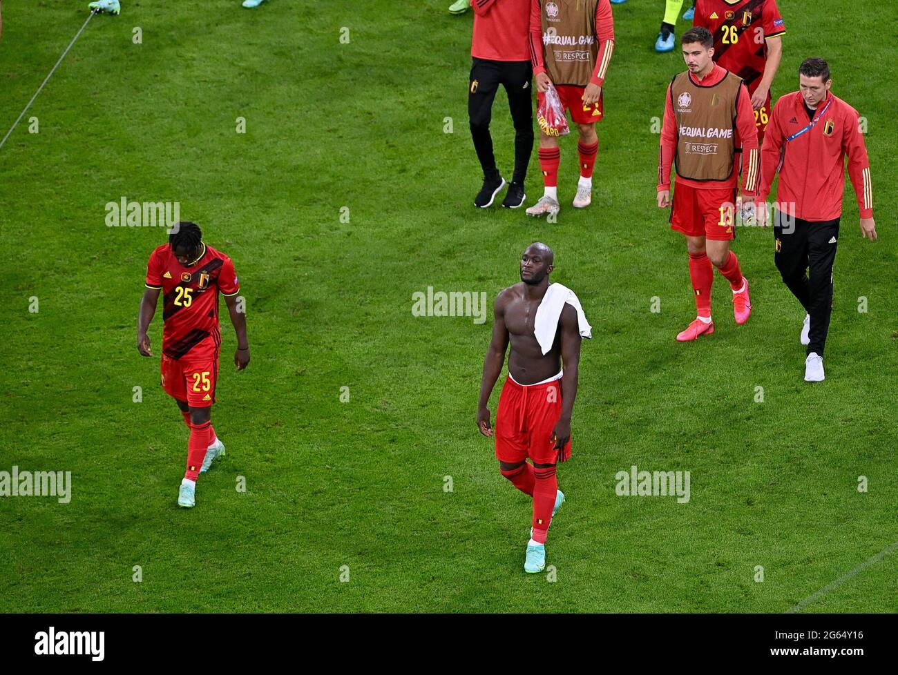 Munchen, Germany. 02nd July, 2021. Belgian players with Belgian forward Romelu Lukaku (9) pictured looking dejected and disappointed after a soccer game during the quarter final Euro 2020 European Championship between the Belgian national soccer team Red Devils and Italy, called the Azzurri, on friday 2 nd of July 2021 in the Allianz Arena in Munchen, Germany . PHOTO SPORTPIX | SPP | DAVID CATRY Credit: SPP Sport Press Photo. /Alamy Live News Stock Photo