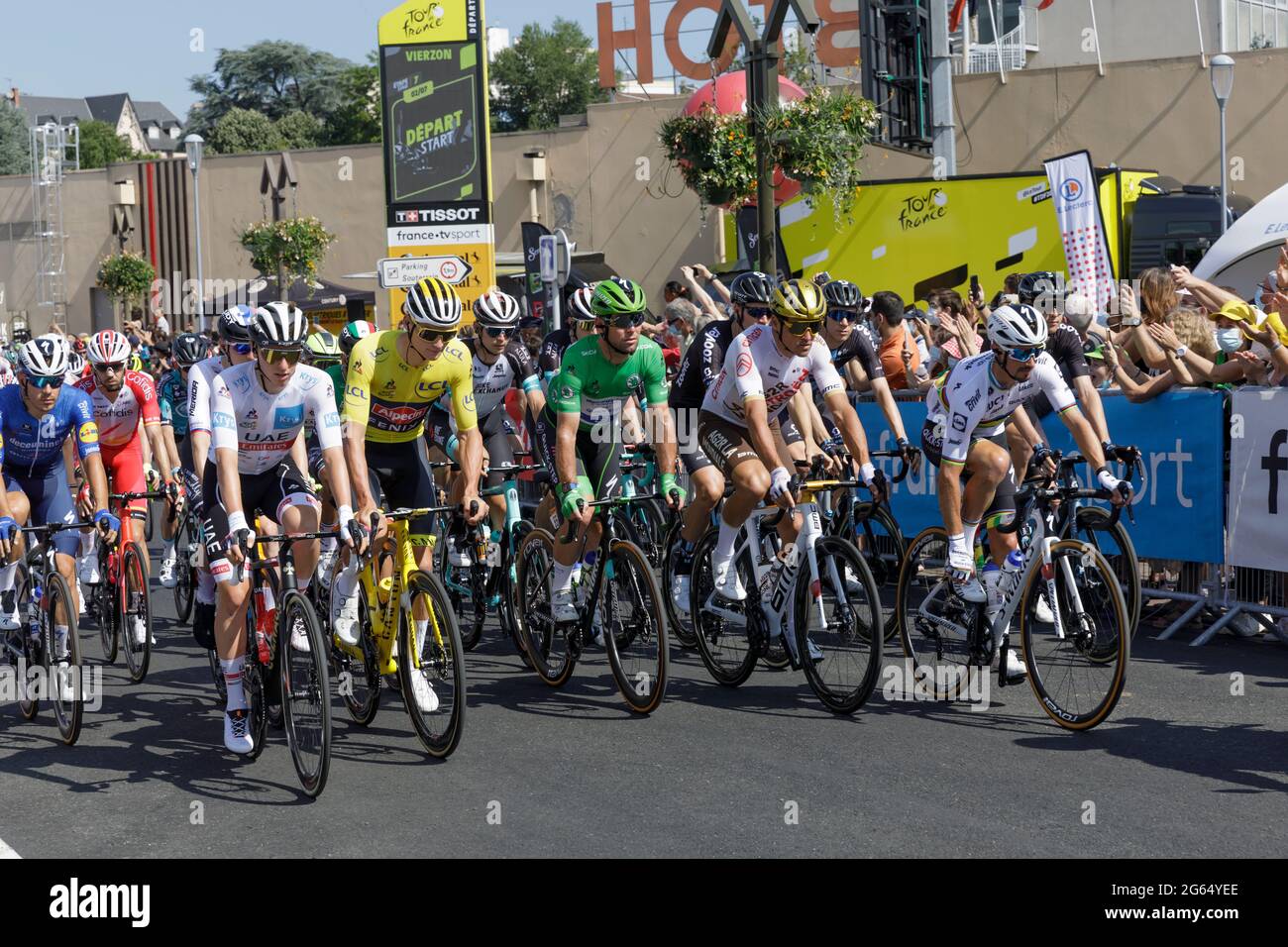 Vierzon, France. 02nd July, 2021. Mark Cavednish in the Maillot Vert at the start of the 7th stage of the Tour de France in Vierzon, France. Credit: Julian Elliott/Alamy Live News Stock Photo