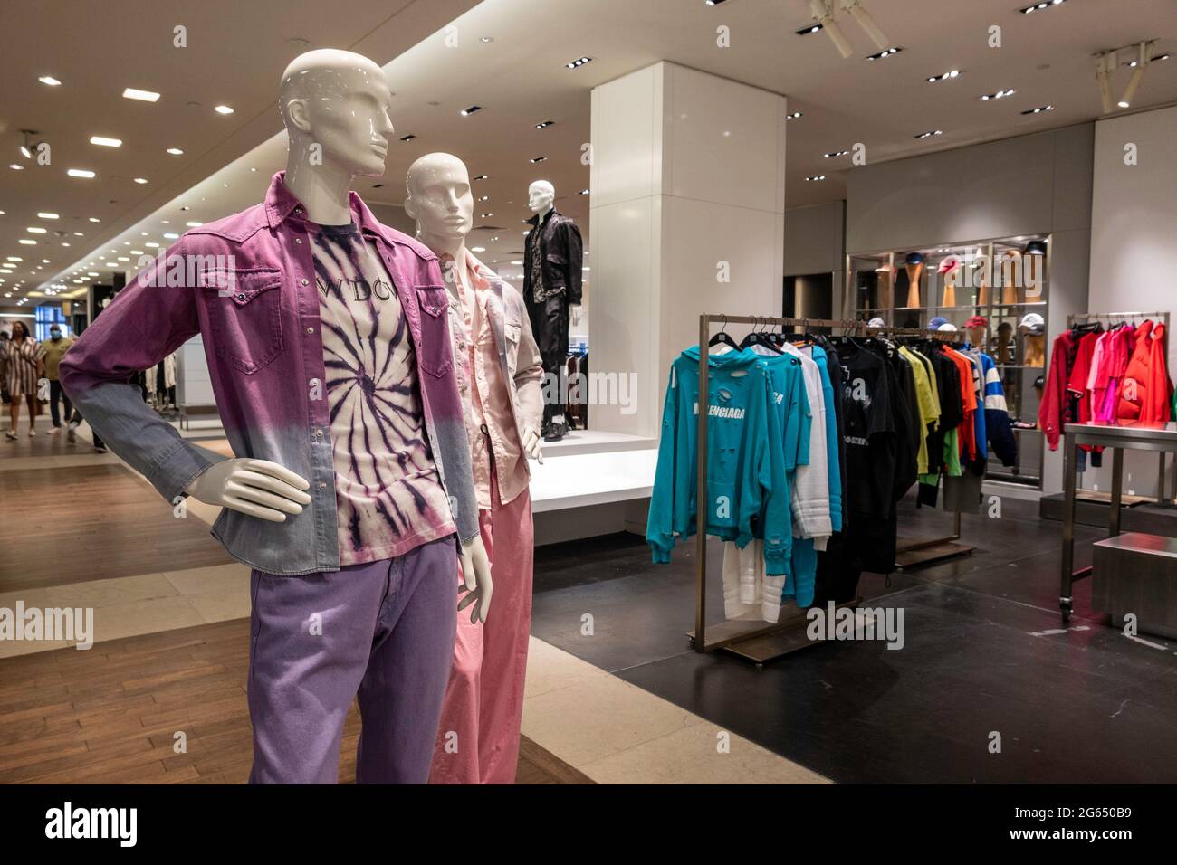 Maletín salami Universidad Designer Menswear department at the Saks Fifth Avenue Flagship Store in New  York City, USA 2021 Stock Photo - Alamy