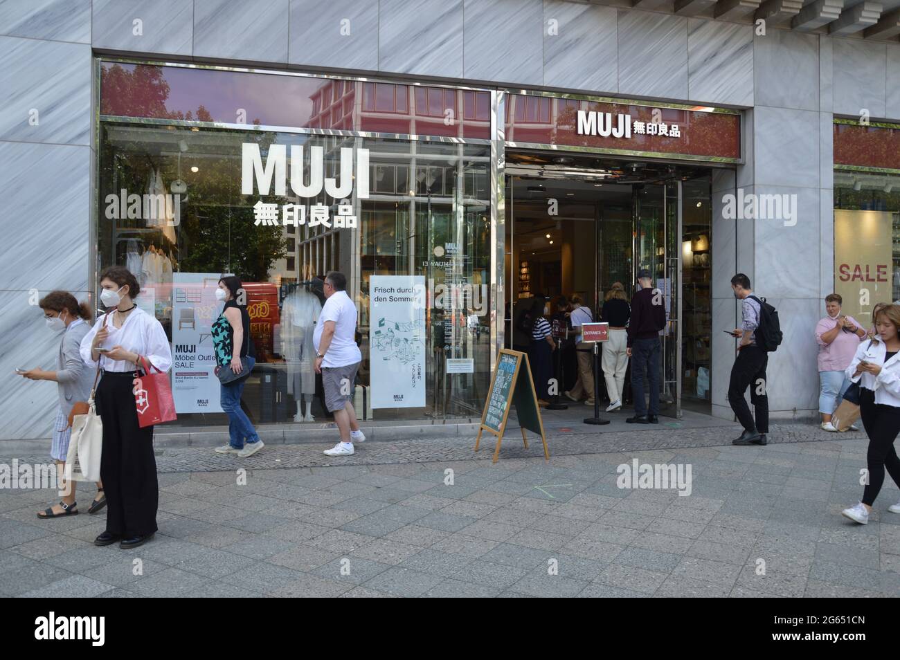 Japanese storefront hires stock photography and images Alamy