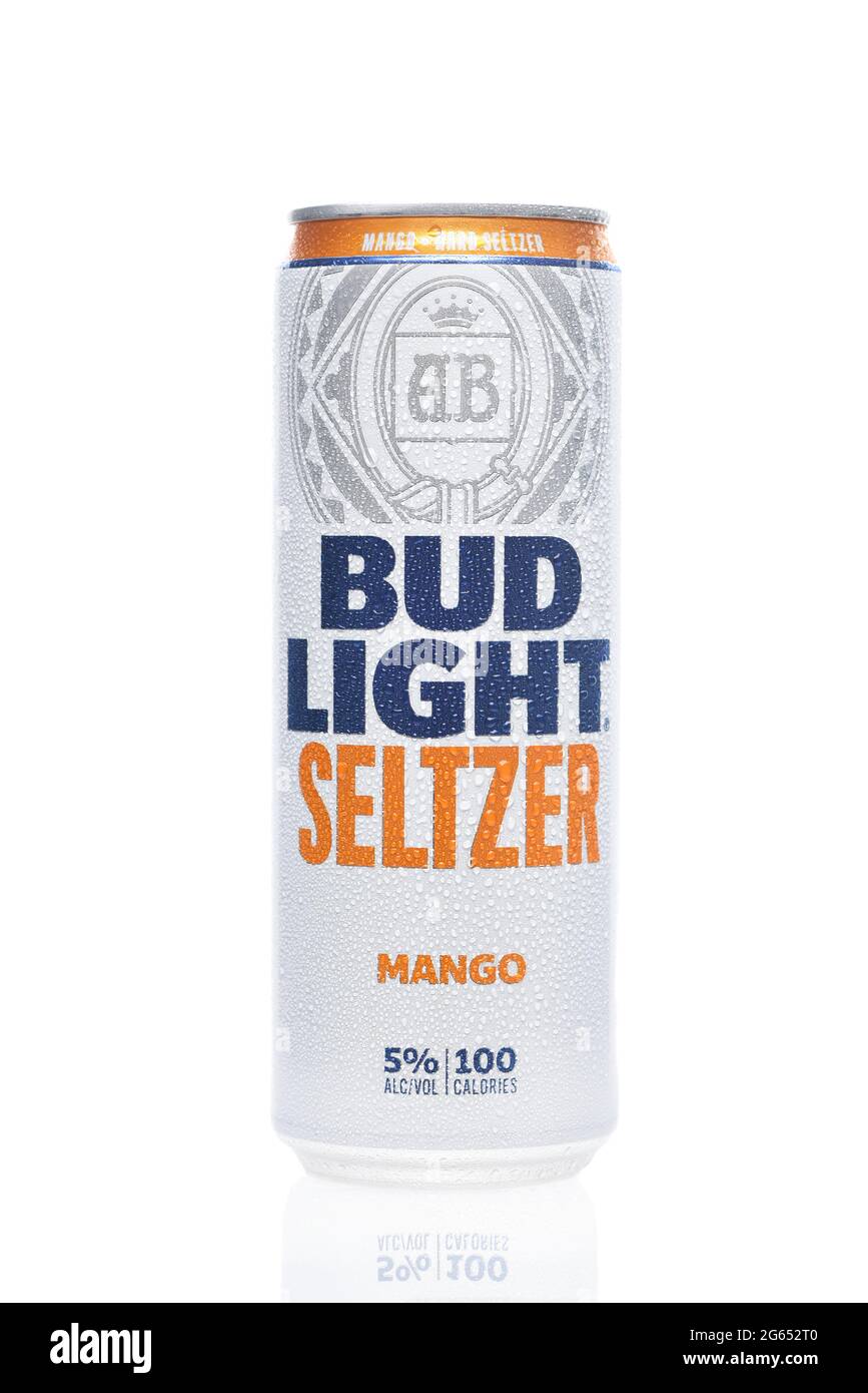 IRIVNE, CAIFORNIA - 2 JULY 2021: A can of Bud Light Seltzer Mango flavored alcoholic beverage. Stock Photo