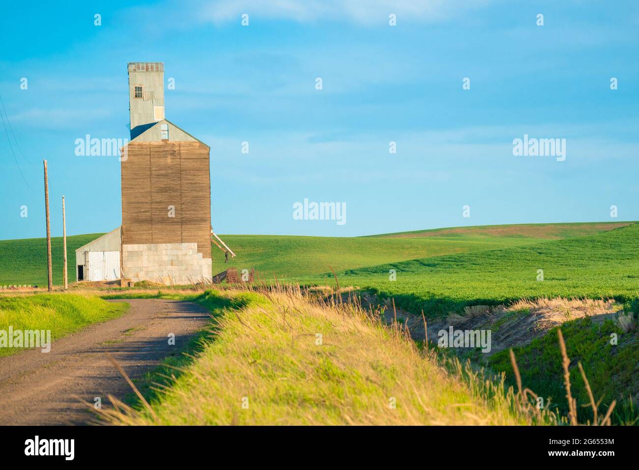 Vintage grain elevator hires stock photography and images Alamy