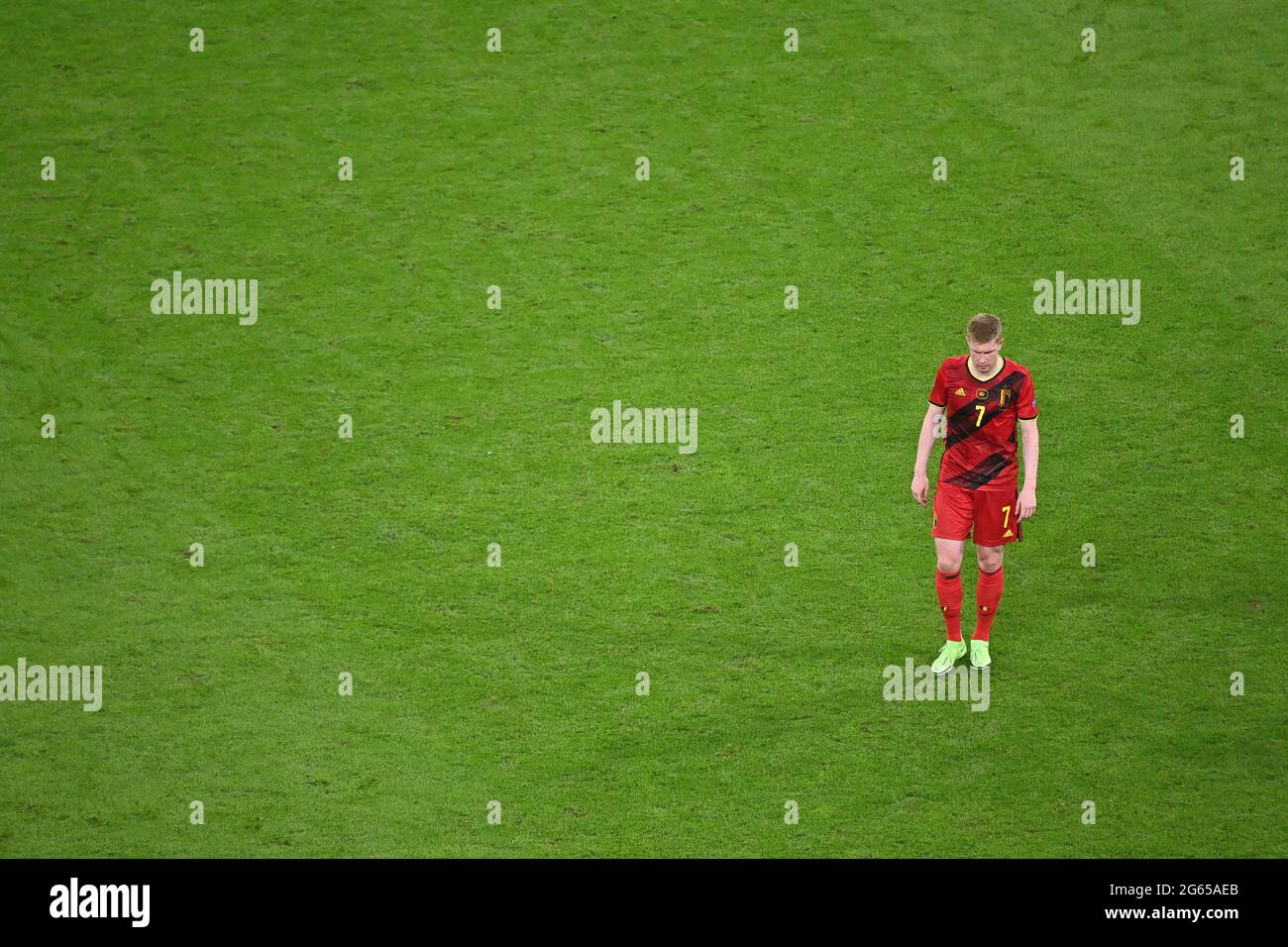 Kevin DE BRUYNE (BEL) after the end of the game, walks lonely from the pitch, exit. Quarter-finals, game M46, Belgium (BEL) - Italy (ITA) 1-2 on July 2nd, 2021, Arena Muenchen. Football EM 2020 from 06/11/2021 to 07/11/2021. Stock Photo