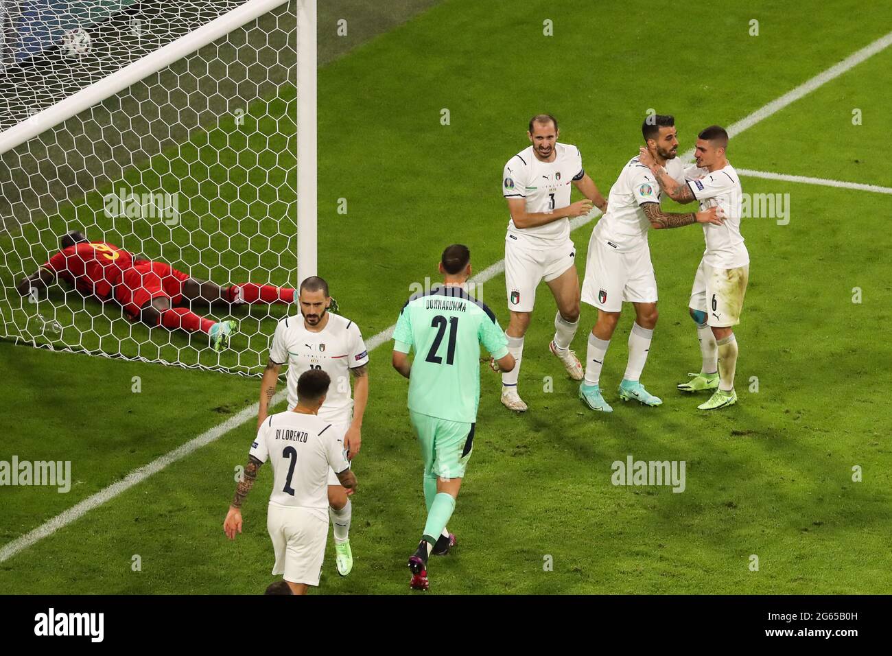 Munich, Germany. 2nd July, 2021. Marco Verratti (top R) and Giorgio Chiellini (top L) of Italy celebrate a defense from teammate Leonardo Spinazzola (top C) during a UEFA Euro 2020 Championship quarterfinal match between Belgium and Italy in Munich, Germany, July 2, 2021. Credit: Shan Yuqi/Xinhua/Alamy Live News Stock Photo