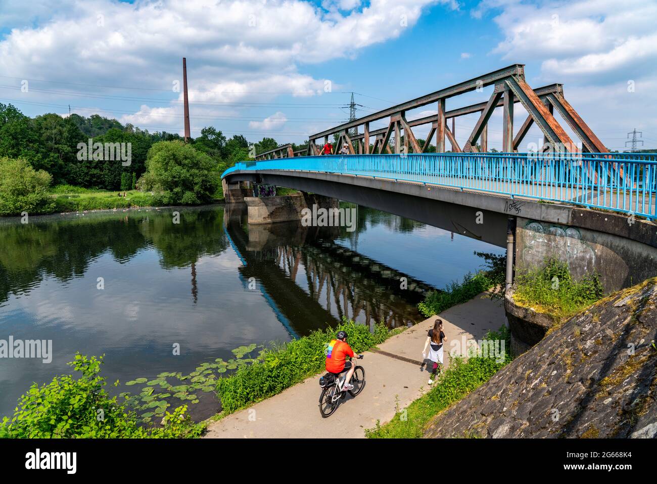 Fussgängerbrücke Dahlhausen, alte Eisenbahnbrücke, Stadtgrenze  Essen/Bochum, Ruhr, Leinpfad, Essen, NRW, Deutschland Stock Photo - Alamy