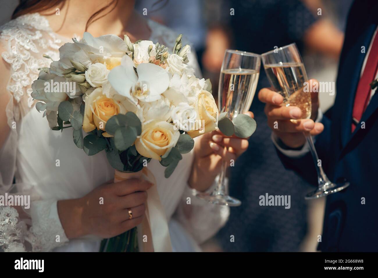 Two glasses champagne detail hi-res stock photography and images - Alamy