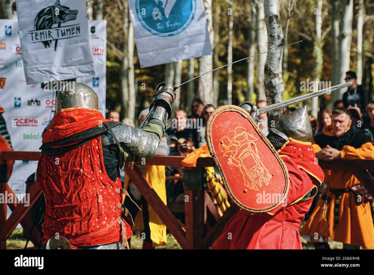 Imitation of medieval battles during the festival of historical clubs