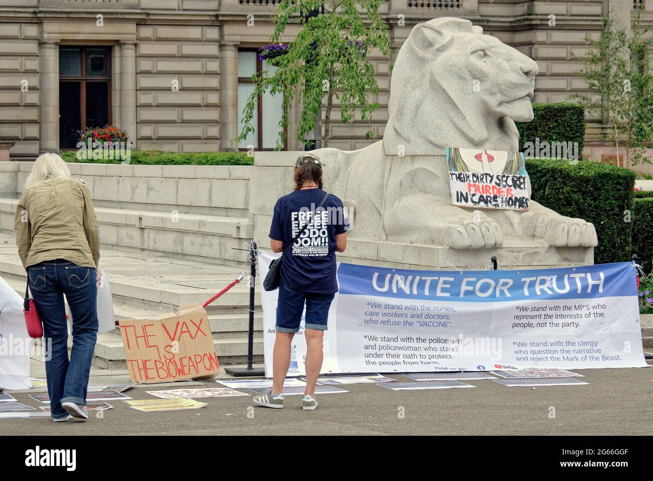 Glasgow, Scotland, UK,  3rd July, 2021.  Police were overwhelmed as various groups turned up to demonstrate attracting more particupants than usual , free fluke, the antivaxxers, freedom party and jesus saves were amongst those spotted in the packed cenotaph area. Credit Gerard Ferry/Alamy Live News Stock Photo