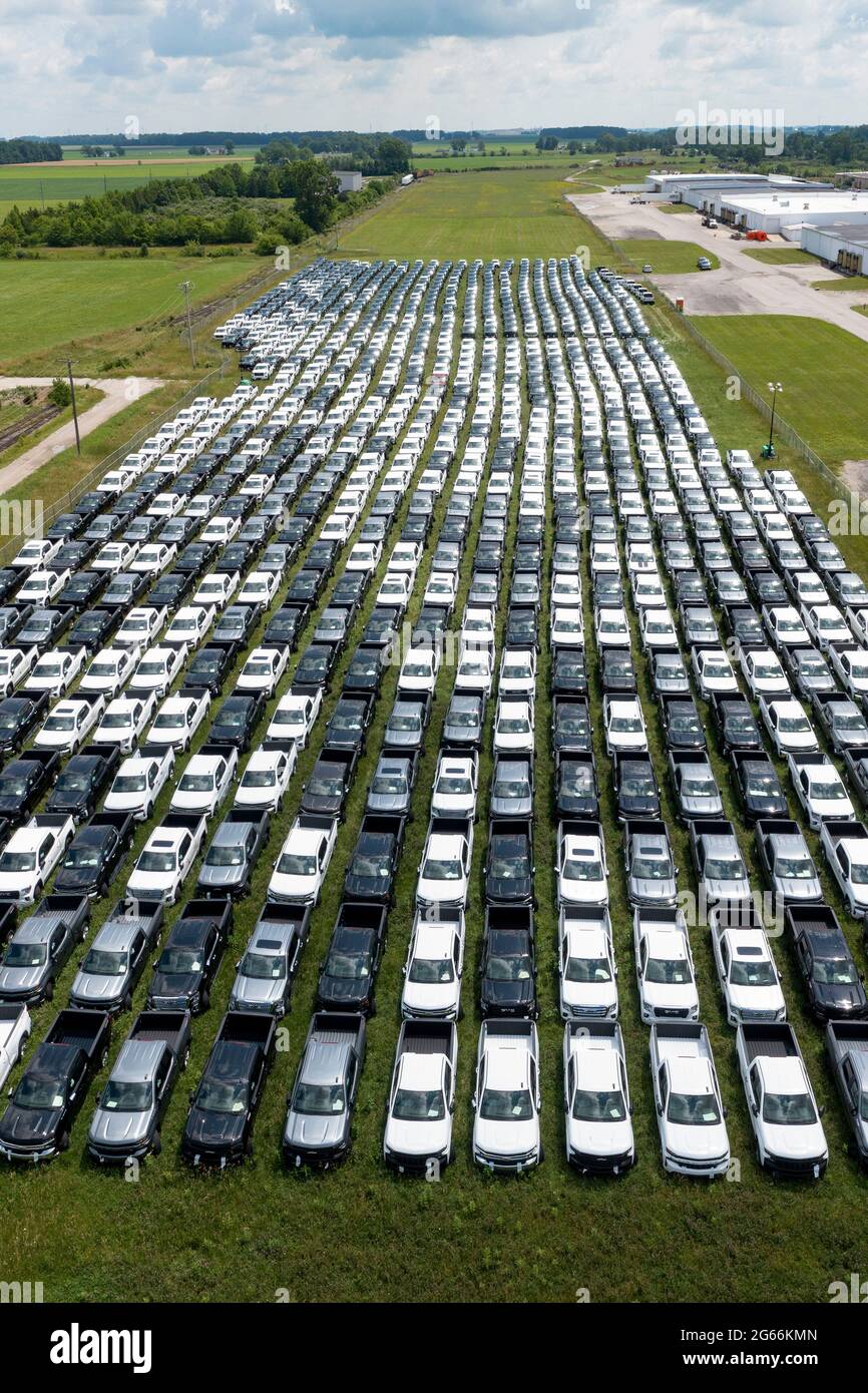 Fort Wayne, Indiana - New GMC and Chevrolet pickup trucks are parked, unable to be sold, because of the global shortage of semiconductor chips. The tr Stock Photo