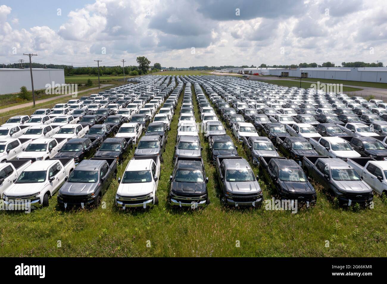 Fort Wayne, Indiana - New GMC and Chevrolet pickup trucks are parked, unable to be sold, because of the global shortage of semiconductor chips. The tr Stock Photo