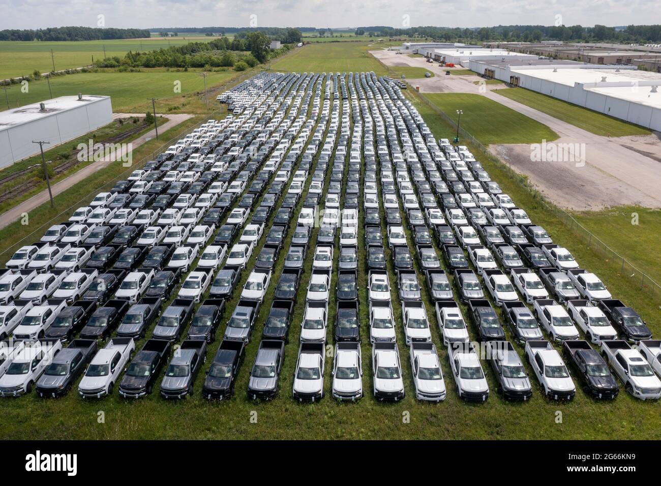 Fort Wayne, Indiana - New GMC and Chevrolet pickup trucks are parked, unable to be sold, because of the global shortage of semiconductor chips. The tr Stock Photo