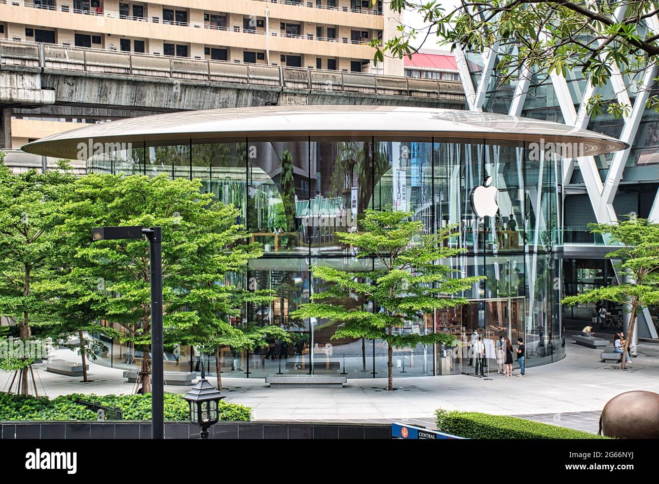 Apple central world bangkok hi-res stock photography and images - Alamy