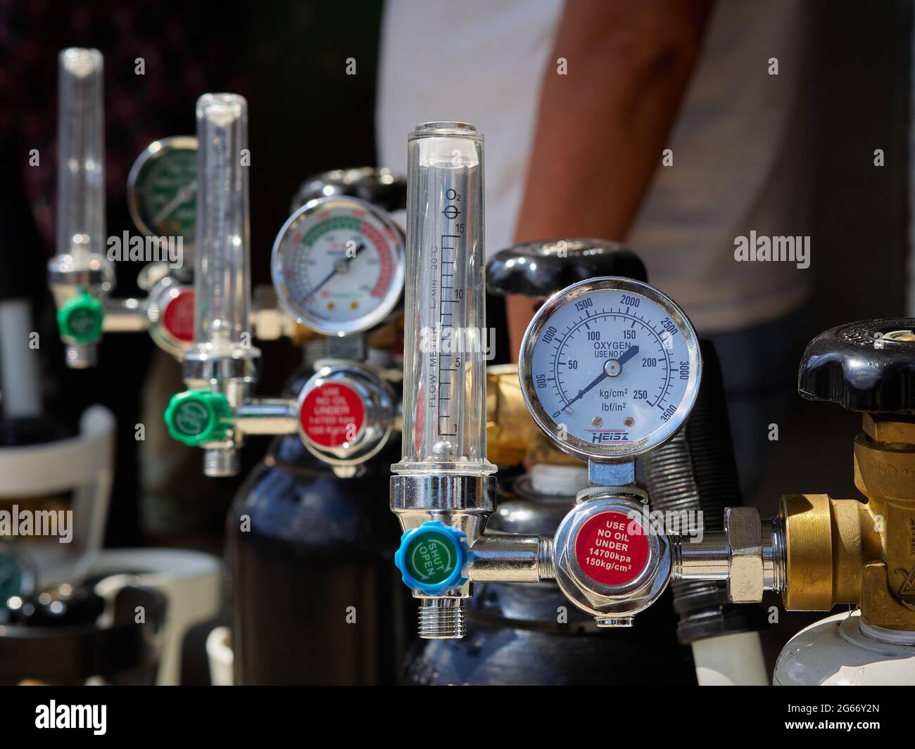 Refilled oxygen cylinders hires stock photography and images Alamy