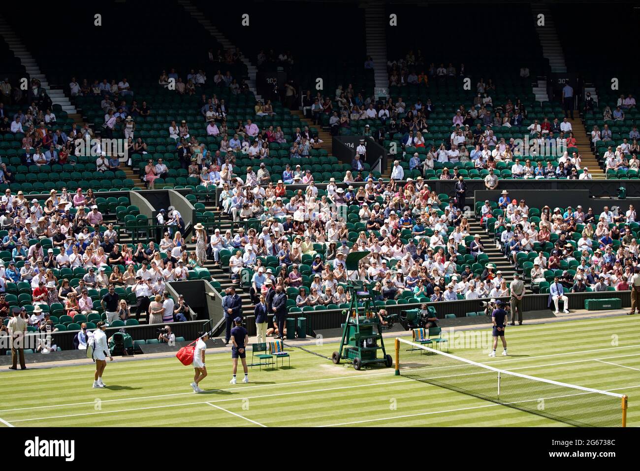 Wimbledon centre court crowd hires stock photography and images Alamy