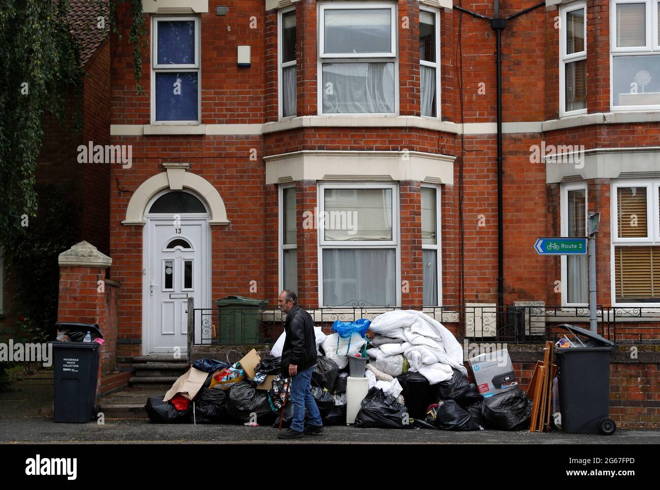 Rubbish bins terraced housing hires stock photography and images Alamy