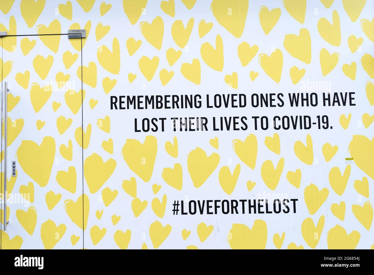 remembering loved ones who have lost their lives to covid-19, heart shape drawings on the shop front window, wall, London , England Stock Photo