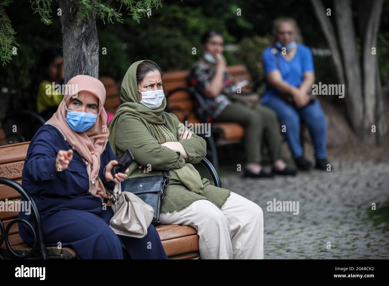 Elderly women wearing facemasks hi-res stock photography and images - Alamy