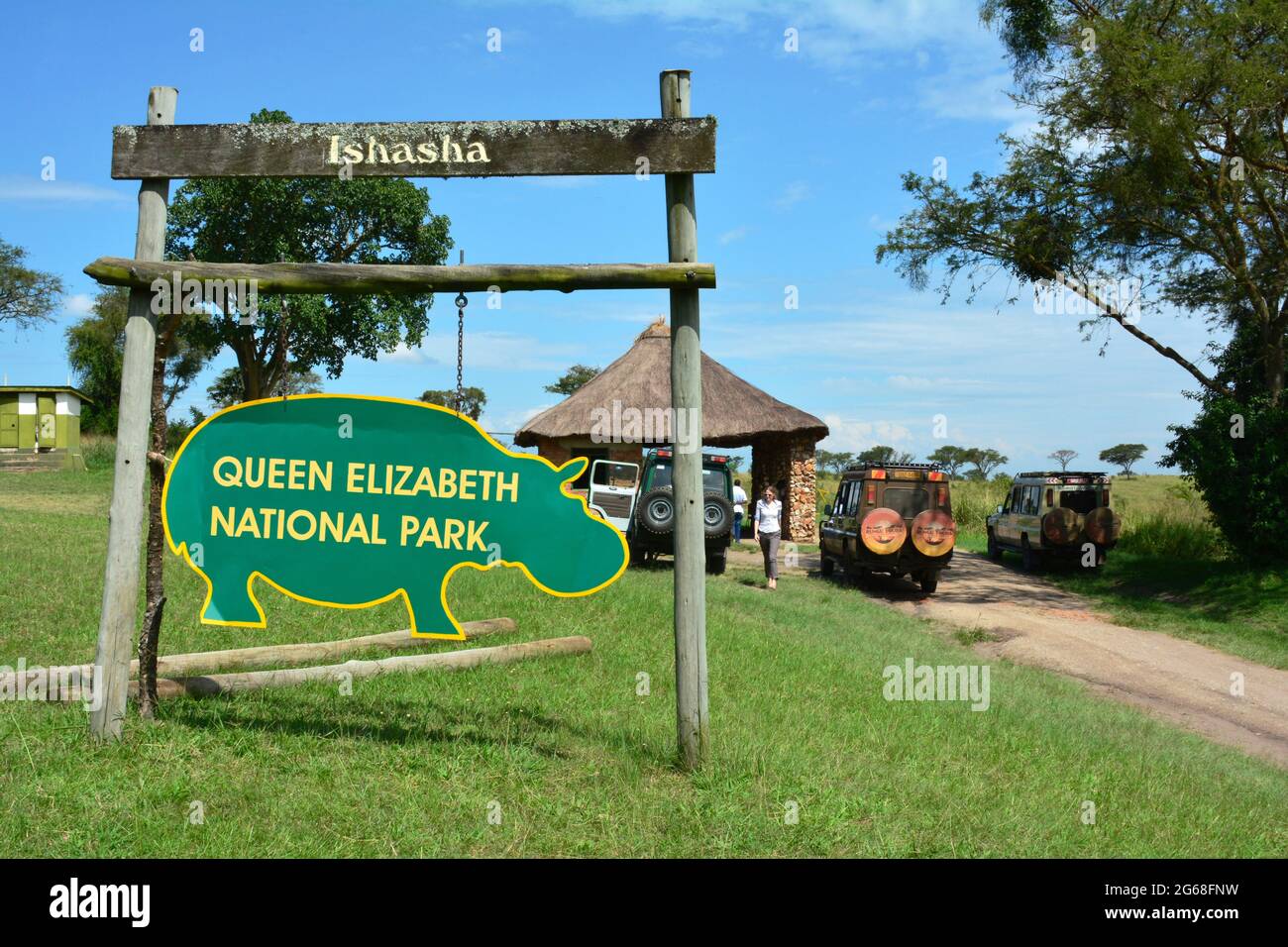 UGANDA. QUEEN ELIZABETH NATIONAL PARK. THE ISHASHA ENTRANCE OF THE PARK ...