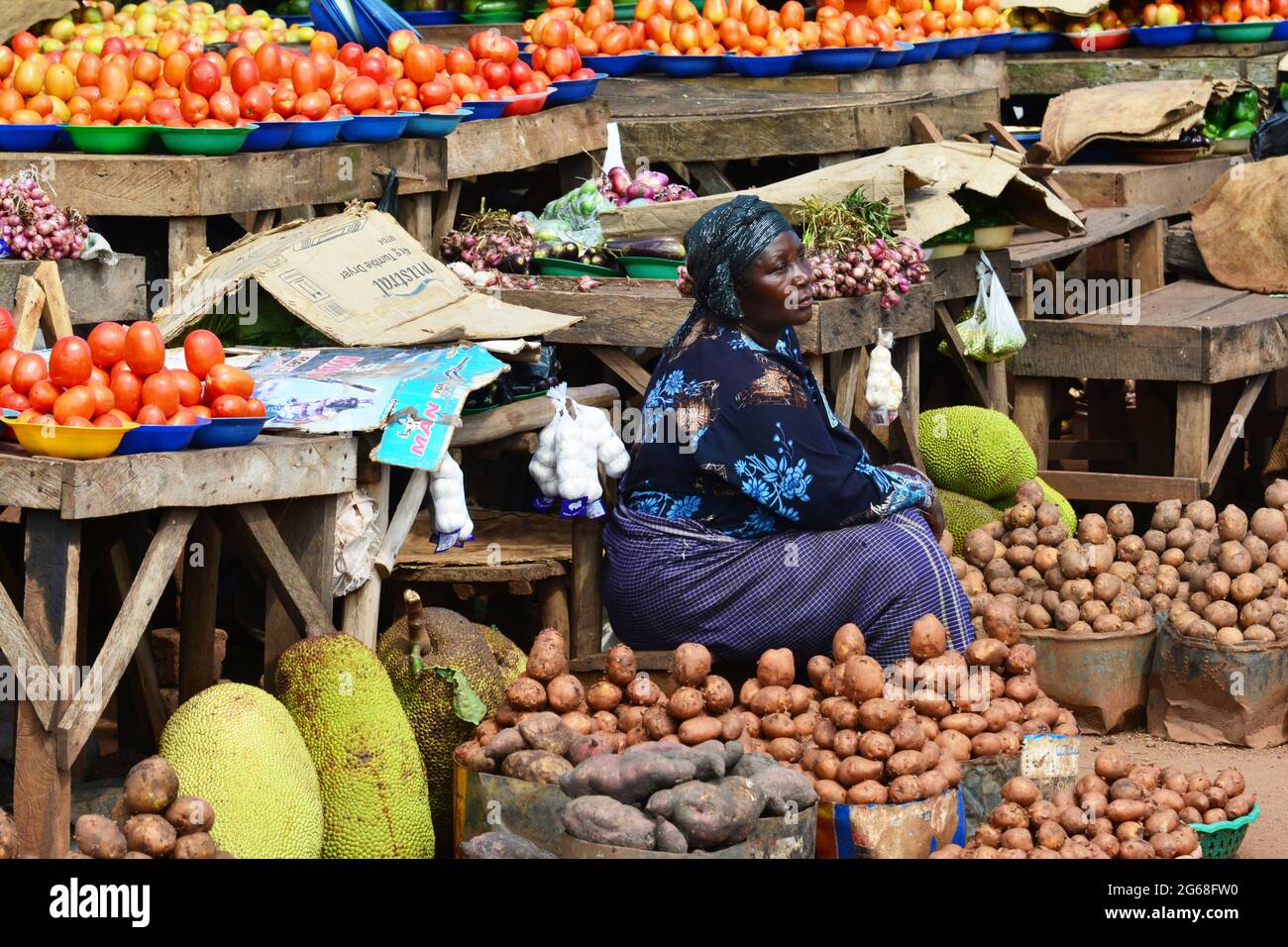 UGANDA. FRUITS AND VEGETABLES MARKET IN KAMPALA Stock Photo Alamy