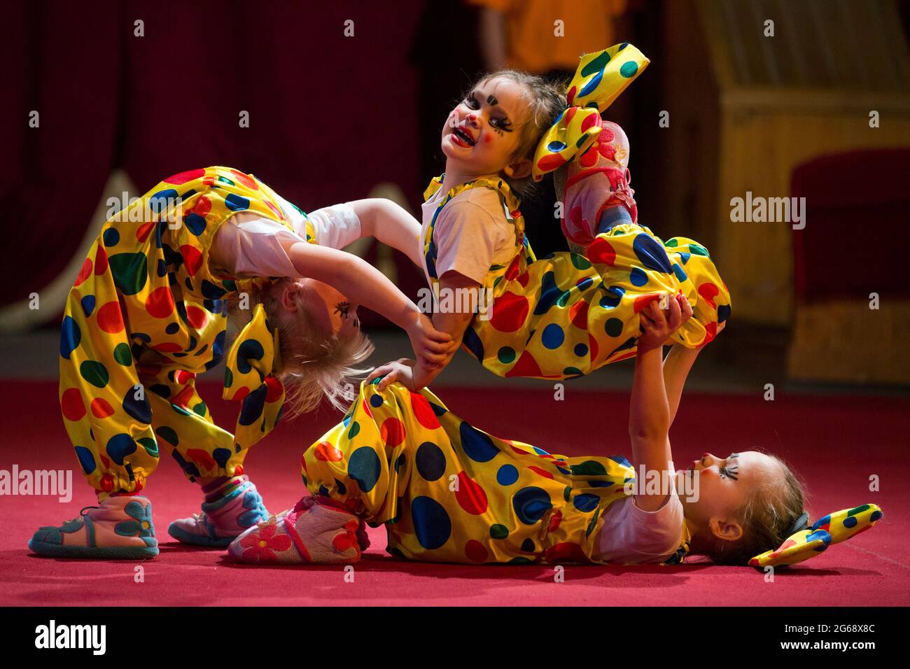 Moscow, Russia. 2nd of November, 2014 The performance "Bogatyrskaya sila" (Eng: Heroic strength) of the children's studio "Nadezhda" of the city of Izhevsk at the All-Russian festival of children's circus amateur groups in Moscow, Russia Stock Photo