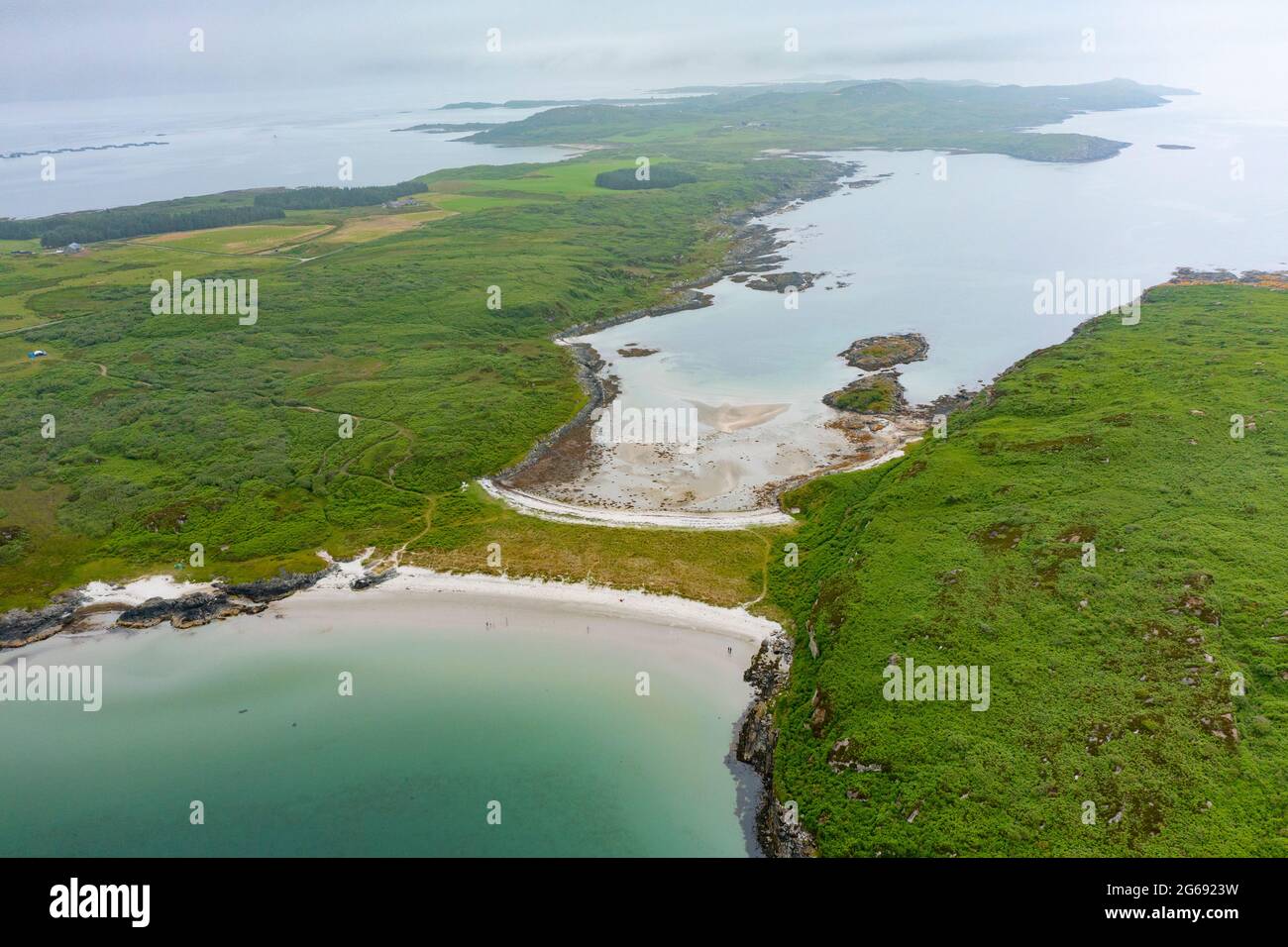 The Twin Beaches tombolo or sandy isthmus at An Doirlinn next to Eilean Garbh island at north end of  Isle of Gigha, Kintyre peninsula, Argyll & Bute, Stock Photo