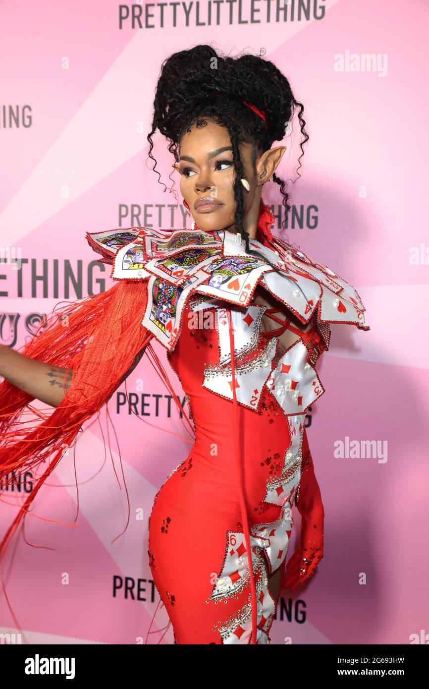 Teyana taylor prettylittlething hires stock photography and images Alamy
