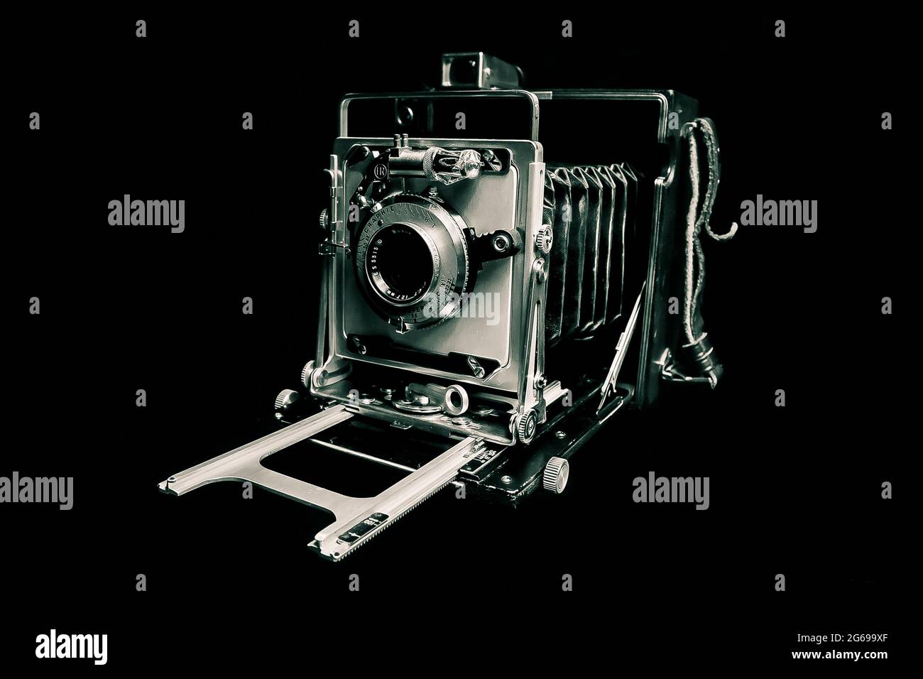 This is an image of my old Crown Graphic 4X5 press camera.  My research on the serial number puts it at around a 1950 vintage.  She’s fully functional Stock Photo