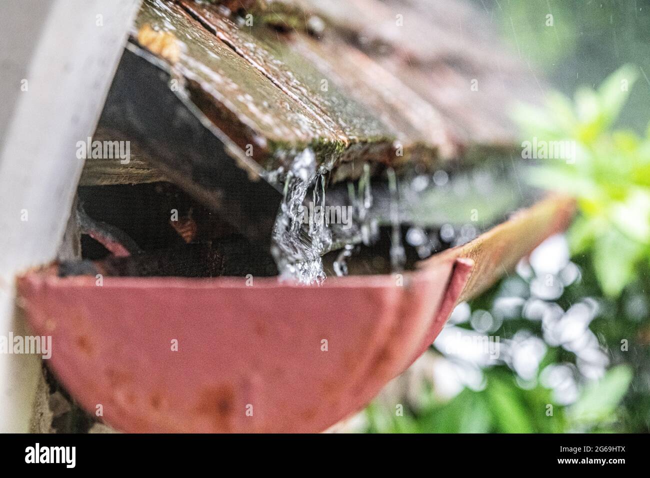 Overflowing gutters hires stock photography and images Alamy