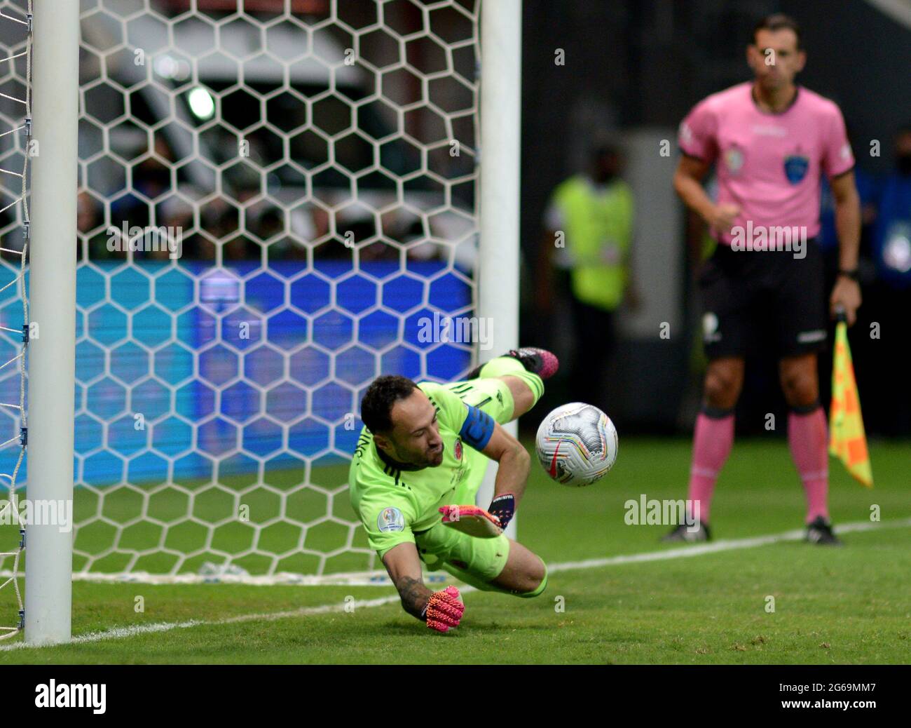 BRASILIA, BRAZIL - JULY 03: Colombia Goalkeeper David Ospina saving a shot by Jose Gimenez of Uruguay in the penalty shootout ,during the Quarterfinal match between Uruguay and Colombia as part of Conmebol Copa America Brazil 2021 at Mane Garrincha Stadium on July 3, 2021 in Brasilia, Brazil. (MB Media) Stock Photo