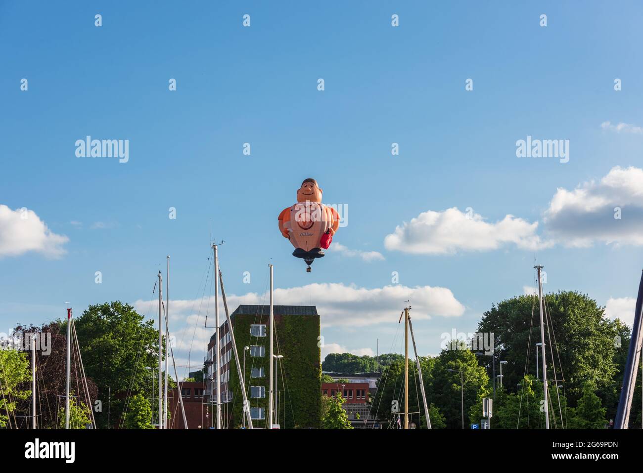 Der Kieler Heißluftballon Der Dicke Anton an einem Schleswig-Holsteinischen Staatskanzlei Stock Photo