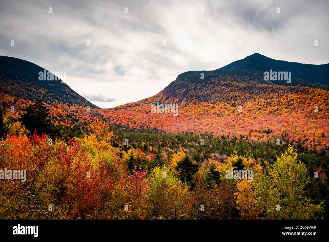White mountains fall hi-res stock photography and images - Alamy