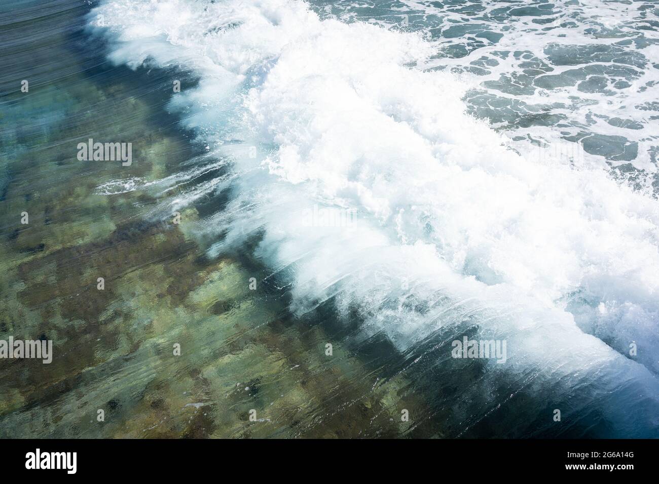 Makin waves hi-res stock photography and images - Alamy