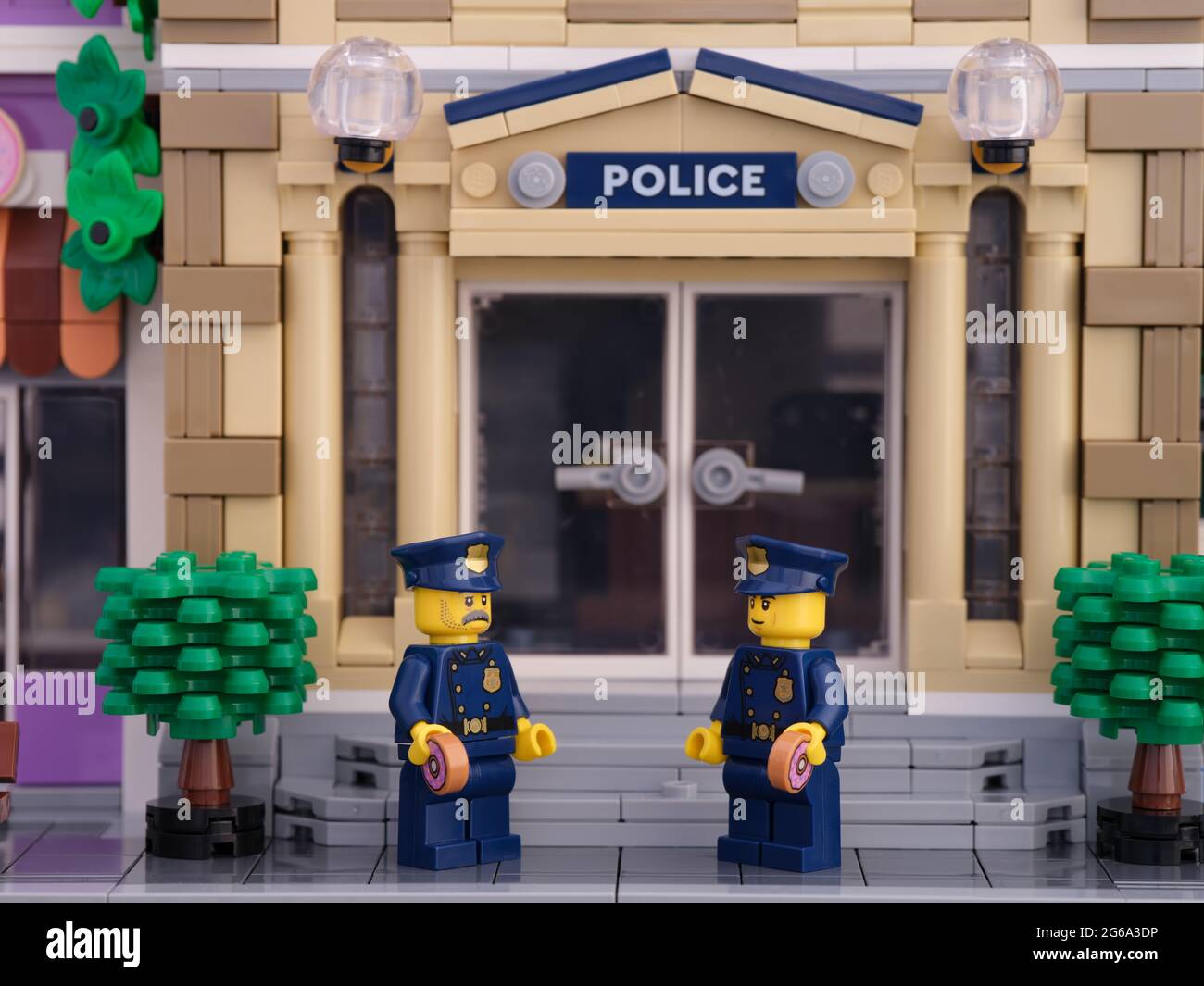 2021 lego police station sale