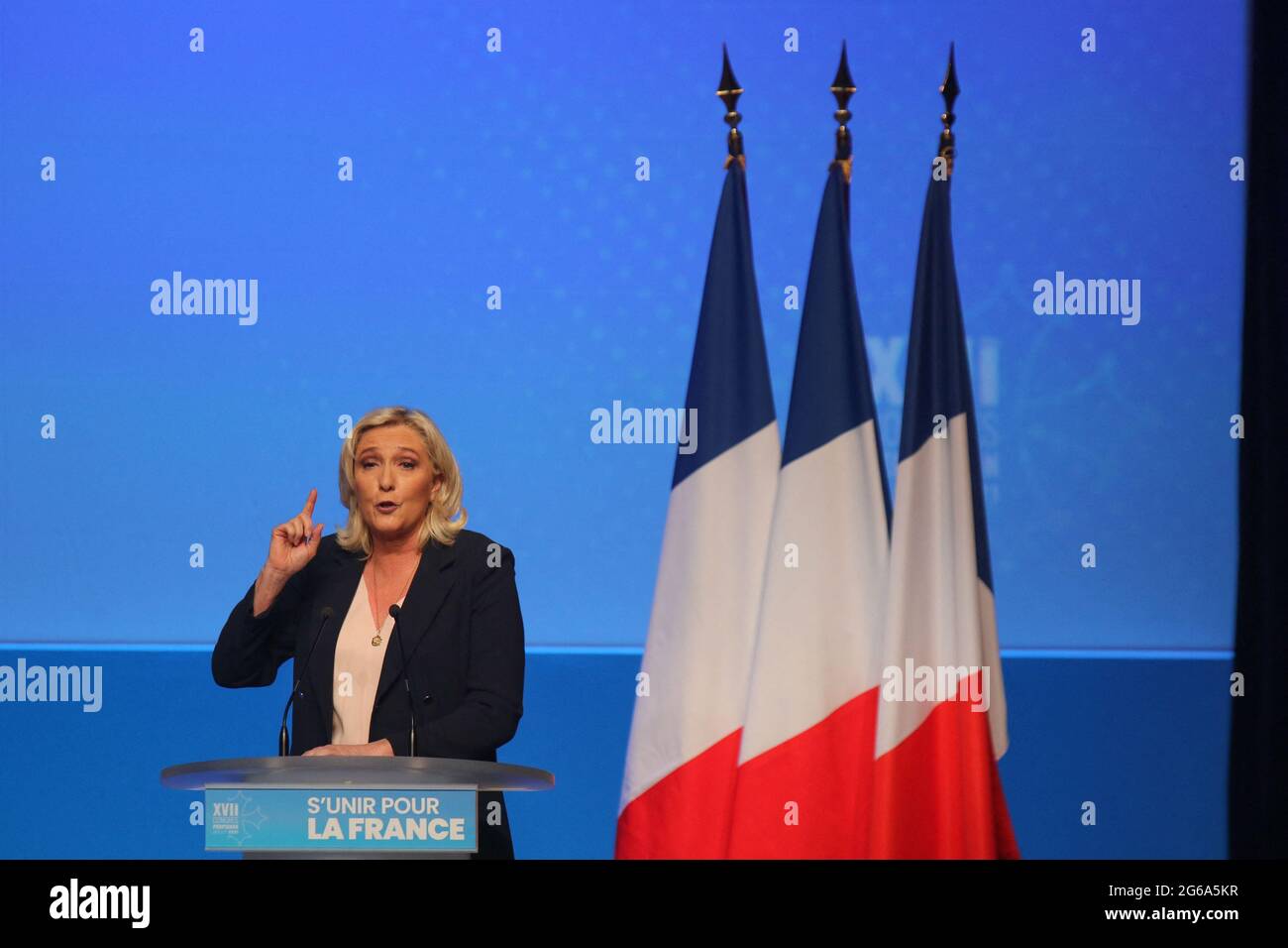 Marine Le Pen lors du discours devant Des militants venu en grande nombre un nombre limité à 1000 personnes Le Rassemblement National a organisé son XVIIe congrès à Perpignan (France), les 3 et 4 juillet 2021. Après les récentes élections régionales et départementales, et la baisse du nombre dâÂ€Â™élus, le parti dâÂ€Â™extrême droite est confronté à une crise interne. Les membres ont voté pour lâÂ€Â™élection du Conseil national et du président du mouvement. - Marine Le Pen during the speech in front of activists came in large numbers a limited number to 1000 people.The 'Rassemblement National' Stock Photo